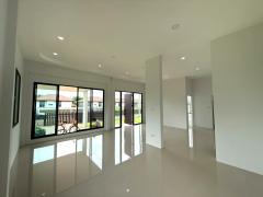 ขาย บ้านเดี่ยว HS027 ทำเลดี ใกล้เซ็นทรัลระยอง เพียง 3 Km. บ้านใหม่ . 165 ตรม 174 ตรว สนามหญ้ากว้าง เหมาะจัดสวน ต่อเติมได้-202510111017141760152634226.jpg