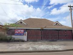 ขายทาวน์เฮ้าส์ 1ชั้น   2   หลังติดกันขายพร้อมเฟอร์นิเจอร์ หัวมุม