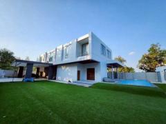 บ้านหรูสไตล์โมเดิร์น 2 ชั้น พร้อมสระน้ำและยิมส่วนตัว บวกค้าง เชียงใหม่