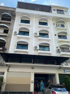 ให้เช่าอาคารพาณิชย์ 4.5 ชั้น 2 คูหา 24 ตร.ว. ซอยลาดพร้าว 128 ทับ 4 ใกล้ MRT ลาดพร้าว101