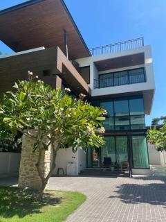 ให้เช่าบ้านเดี่ยวหรูหลังใหญ่ รัชดา 18 ห้วยขวาง บ้านตกแต่กพร้ออยู่ -NTG234