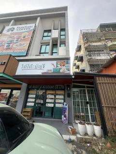 ขายอาคารพานิช 3+1 ชั้น ติดถนนกาญจนา