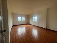 ขายถูกมาก!! บ้านเดี่ยวชั้นครึ่ง ที่ดิน 200 ตร.ว. หลังบ้านวิวทุ่งนาสวย ทำเลดี อ.องครักษ์ จ.นครนายก หลัง มศว.-202510131809351760353775869.jpg