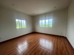 ขายถูกมาก!! บ้านเดี่ยวชั้นครึ่ง ที่ดิน 200 ตร.ว. หลังบ้านวิวทุ่งนาสวย ทำเลดี อ.องครักษ์ จ.นครนายก หลัง มศว.-202510131809361760353776431.jpg