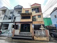 ขาย ทาวน์เฮาส์สามชั้น หมู๋บ้านธันยกานต์ รามอินทรา40 แยก31 ใกล้ MRT