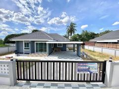 ขายบ้านกำแพงแสน ขายถูก สร้างใหม่ หลังใหญ่ ให้ที่ดินเยอะ เนื้อที่110ตรว. 3นอน 2น้ำ จอดรถได้หลายคัน