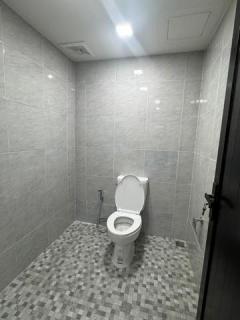 ให้เช่า อาคาร พาณิชย์ 4 ชั้นครึ่ง (ไม่รวมดาดฟ้า) ติดถนนสุขุมวิท คนพลุกพล่านทั้งวัน ติดรถไฟฟ้าBTSปุณณวิถี-202510141628571760434137110.jpg