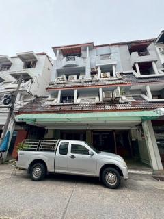 ตึก 2 คูหา ใจกลาง Old Town ภูเก็ต ทำเลสุดปังใกล้ถนนคนเดินของนักท่องเที่ยว  ถ.มนตรี ต.ตลาดใหญ่ อ.เมือง จ. ภูเก็ต