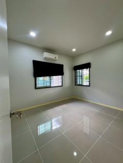 ขายบ้านเดี่ยว ชั้นเดียว หลังริม ม.พรภิรมย์ แกรนด์ มาบข่า อ.นิคมพัฒนา จ.ระยอง (HOUSE for SALE PORNBHIROM Mab Kha, Nikompattana, Rayong)-202510151609131760519353538.jpg