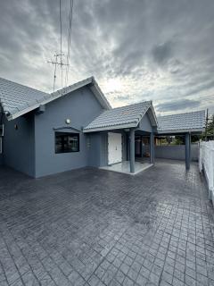 บ้านเช่าศรีนครินทร์ บ้านเช่าใกล้รถไฟฟ้า ตดแต่งใหม่ เฟอร์+เครื่องใช้ไฟฟ้าใหม่หมด เนื้อที่53ตรว. 3นอน 2น้ำ 