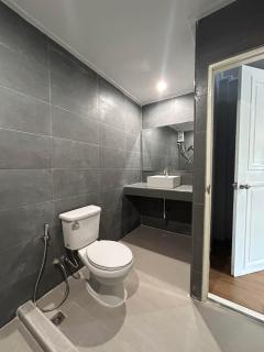 บ้านเช่าศรีนครินทร์ บ้านเช่าใกล้รถไฟฟ้า ตดแต่งใหม่ เฟอร์+เครื่องใช้ไฟฟ้าใหม่หมด เนื้อที่53ตรว. 3นอน 2น้ำ -202510151627211760520441519.jpg