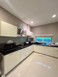 ขาย บ้านเดี่ยว 3 ชั้น แกรนด์ บางกอก บูเลอวาร์ด รัชดา - รามอินทรา 2 487 ตรม 95 ตรว ตกแต่งตามหลักฮวงจุ้ย ใกล้สระว่ายน้ำ หน้าโครงการ-202510152157591760540279393.jpg