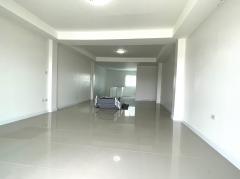 ขาย/ให้เช่า อาคารพาณิชย์ 3 ชั้น ถนนกาญจนาภิเษก (เลียบมอเตอร์เวย์) ใกล้สำนักงานเขตสะพานสูง#LB07 – 001115-202510161140191760589619854.jpg