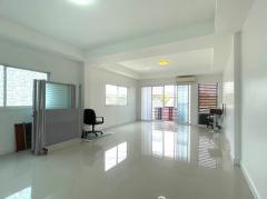 ขาย/ให้เช่า อาคารพาณิชย์ 3 ชั้น ถนนกาญจนาภิเษก (เลียบมอเตอร์เวย์) ใกล้สำนักงานเขตสะพานสูง#LB07 – 001115-202510161140201760589620400.jpg