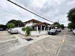 ให้เช่า บ้านเดี่ยว 2 ชั้น หมู่บ้านศรีบัณฑิต การ์เด้นวิลล์  หลังมุม 