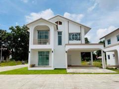 ราคาเริ่มต้นที่ 2.49 ล้าน #โซนลำพูน #อ.เมือง #ขายต่ำกว่าราคาประเมิน บ้านเดี่ยว & บ้านแฝด #สไตล์มินิมอล – เรียบง่าย น่าอยู่ ฟังก์ชันครบ