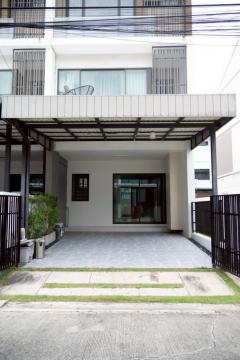 ให้เช่าทาวน์โฮม 3 ชั้น The Terrace รามอินทรา 65​ มีเฟอร์นิเจอร์ Biult-in พร้อมอยู่ ขนาด 24 ตรว