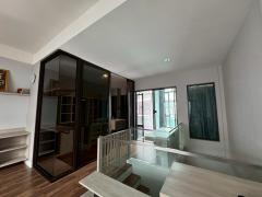 ให้เช่าทาวน์โฮม 3 ชั้น The Terrace รามอินทรา 65​ มีเฟอร์นิเจอร์ Biult-in พร้อมอยู่ ขนาด 24 ตรว-202510161749481760611788144.jpg