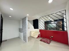 RM561 ให้เช่าทาวน์โฮม 3 ชั้น 5 สเตป พลัสซิตี้ปาร์คเอกมัย รามอินทรา พร้อมเข้าอยู่-202510161855461760615746398.jpg