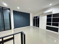 RM561 ให้เช่าทาวน์โฮม 3 ชั้น 5 สเตป พลัสซิตี้ปาร์คเอกมัย รามอินทรา พร้อมเข้าอยู่-202510161855471760615747205.jpg