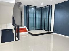 RM561 ให้เช่าทาวน์โฮม 3 ชั้น 5 สเตป พลัสซิตี้ปาร์คเอกมัย รามอินทรา พร้อมเข้าอยู่-202510161855471760615747730.jpg