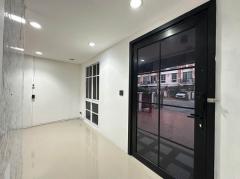 RM561 ให้เช่าทาวน์โฮม 3 ชั้น 5 สเตป พลัสซิตี้ปาร์คเอกมัย รามอินทรา พร้อมเข้าอยู่-202510161855501760615750352.jpg