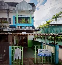 ขายทาวน์หลังมุม   20.2 ตร.วา 2 ชั้น 2นอน 2 น้ำ 1 โถง  ครัว  ที่จอดรถ  ใกล้ตลาด ท่าใหม่ ( 400 ม)  ขายราคา 1,150,000 บาท  จาก ธนาคารกรุงเทพสาขาท่าใหม่  เลี้ยวซ้ายเข้าซอย 150 ม    เลขที่ 40/4  ต ท่าใหม่ อ ท่าใหม่ จันทบุรี