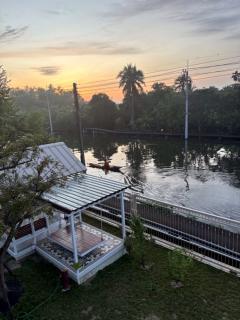 ขายที่ดิน 5 ไร่ พร้อมบ้านพักสไตล์รีสอร์ท ติดคลองสวย พร้อมโอน บ้านแพ้ว 4 ตำบลหลักสาม สมุทรสาคร 