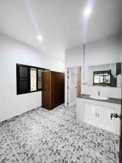 ขายด่วน!! ออฟฟิศ 4 ชั้น พร้อมโกดัง ทำเลดี ใกล้ฟิวเจอร์พาร์ค รังสิต  -202510171607131760692033334.jpg