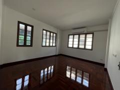 ให้เช่าบ้านเดี่ยว แยกราชวิถี ถนนพระรามที่ 5 ซอยราชวิถี32 ซอยสุจริต2 เขตดุสิต รีโนเวทใหม่ทั้งหลัง เหมาะอยู่อาศัย-202510181434121760772852277.jpg