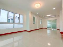 ขายถูก บ้านเดี่ยว หมู่บ้านลภาวัน 21 ต่อเติมเต็มพื้นที่ รีโนเวทใหม่ทั้งหลัง 6 นอน 3 น้ำ  -202510181501331760774493864.jpg