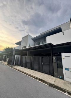 ให้เช่า ทาวน์โฮม เพิ่งรีโนเวทใหม่ VIVE Bangna KM.7 225 ตรม 40 ตรว