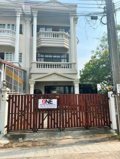 อาคารพาณิชย์ 3 ชั้น เนื้อที่ 36.3 ตร.ว. ซอยประชาอุทิศ 12 ถนนประชาอุทิศ แขวงราษฎร์บูรณะ เขตราษฎร์บูรณะ กรุงเทพมหานคร  