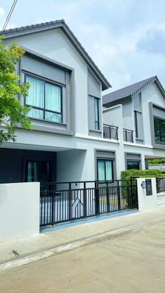 นิคมพัฒนา ให้เช่าบ้าน 2 ชั้น  สุดหรู 165 ตร.ม. 41 ตร.วา.ตลาดเมืองมาบตาพุด 4.4 กม.3 นอน 3 น้ำ บริทาเนีย นิคมอาร์ไอแอล ระยอง 4.2 กม.