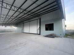 โกดัง พื้นที่ประมาณ 450 ตร.ม. ให้เช่าแถวบางแสน ห้วยกะปิ ทำเลดี เข้าออกได้ทั้งข้าวหลามและสุขุมวิท