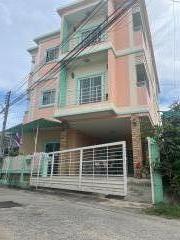 ขายหอพักในเมืองหัวหิน 3ชั้น 12ห้อง +ห้องคนดูแลตึก 1ห้อง ติดแอร์ ทั้งหมด  ขนาดพื้นที่ใช้สอย 287.19