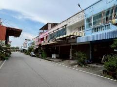 อาคารพาณิชย์ 2 ชั้น เนื้อที่ 32 ตารางวา พื้นที่ใช้สอย 250 ตารางเมตร 2 ห้องนอน 2 ห้องน้ำ ตำบลบ้านสร้าง อำเภอบางปะอิน พระนครศรีอยุธยา.