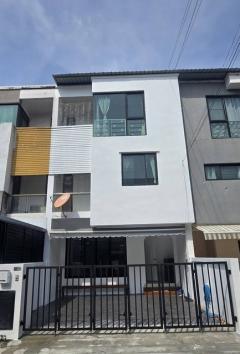 P545 ให้เช่าทาวน์โฮม 3 ชั้น โครงการ สาริน วิช สุขุมวิท 107 Sarin Wiz Sukhumvit 107 ซอยแบริ่ง 22