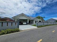 ขาย บ้านเดี่ยว พูลวิลล่าหรู ตกแต่งครบ เนื้อที่เยอะ พร้อมเข้าอยู่ บางเสร่