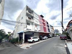 ขายพร้อมผู้เช่าถูกมาก!! อาคารพาณิชย์ 4 ชั้นครึ่ง รีโนเวทใหม่ ติดถนน ซอยประชาอุทิศ 11 ใกล้สนามบิน รถไฟฟ้าฯ