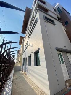 ให้เช่าโฮมออฟฟิศ 550 ตรม. หมู่บ้านรีเจ้นท์ รัชดา Regent Ratchada ซอยสหการประมูล ถนนประชาอุทิศ ย่านเหม่งจ๋าย – รัชดา - เลียบด่วน ** จอดรถ 8 คัน-202510251530511761381051418.jpg