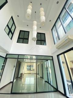 ให้เช่าโฮมออฟฟิศ 550 ตรม. หมู่บ้านรีเจ้นท์ รัชดา Regent Ratchada ซอยสหการประมูล ถนนประชาอุทิศ ย่านเหม่งจ๋าย – รัชดา - เลียบด่วน ** จอดรถ 8 คัน-202510251530531761381053013.jpg