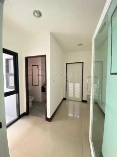 ให้เช่าโฮมออฟฟิศ 550 ตรม. หมู่บ้านรีเจ้นท์ รัชดา Regent Ratchada ซอยสหการประมูล ถนนประชาอุทิศ ย่านเหม่งจ๋าย – รัชดา - เลียบด่วน ** จอดรถ 8 คัน-202510251530531761381053939.jpg