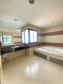 ให้เช่าโฮมออฟฟิศ 550 ตรม. หมู่บ้านรีเจ้นท์ รัชดา Regent Ratchada ซอยสหการประมูล ถนนประชาอุทิศ ย่านเหม่งจ๋าย – รัชดา - เลียบด่วน ** จอดรถ 8 คัน-202510251530541761381054398.jpg