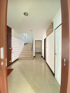 ให้เช่าโฮมออฟฟิศ 550 ตรม. หมู่บ้านรีเจ้นท์ รัชดา Regent Ratchada ซอยสหการประมูล ถนนประชาอุทิศ ย่านเหม่งจ๋าย – รัชดา - เลียบด่วน ** จอดรถ 8 คัน-202510251530551761381055321.jpg