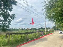 ขนาด 100 ตรว. หน้าที่ดินกว้าง 22เมตรยาวลึก 20เมตร เดินทางสะดวก ติดถนนคอนกรีตกว้าง 5 เมตร  เป็นแหล่งชุมชน เข้าออกได้หลายทาง ด้านหน้าแปลงติดถนนเลียบคลอง2 ด้านท้ายแปลงติดถนนลาดยาง เข้าออกได้ การคมนาคมสะดวก เหมาะสำหรับสร้างที่อยู่อาศัย ออฟฟิศ โกดัง ซื้อล-202510251556371761382597118.jpg