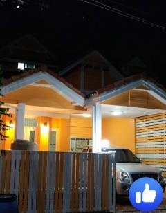 ขาย ทาวน์เฮ้าส์ ชั้นครึ่ง หมู่บ้านวรารักษ์ รังสิตคลองสาม 20 ตรว. 80 ตรม. 2 นอน 1 น้ำ สะอาด น่าอยู่