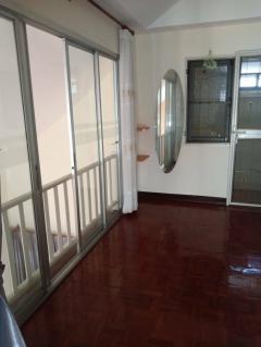 ขาย ทาวน์เฮ้าส์ ชั้นครึ่ง หมู่บ้านวรารักษ์ รังสิตคลองสาม 20 ตรว. 80 ตรม. 2 นอน 1 น้ำ สะอาด น่าอยู่-202510252119531761401993653.jpg