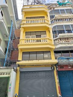 ขาย-เช่าอาคารพาณิชย์ 5 ชั้น เปิดร้านนวด ร้านอาหาร ออฟฟิศ 4 นอน BTS สุรศักดิ์ 1.7 กม 1 คูหา รีโนเวทใหม่ นานาชาติโชรส์เบอรี 1.7 กม.