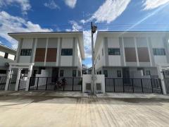 ราคาเริ่มต้นที่ 2.39 ล้าน ดอยสะเก็ด บ้านแฝด สไตล์ #Modern #Japanese ด้วยฟังก์ชั่นเด่น ในราคาสุดคุ้ม ตอบโจทย์บ้านหลังแรก